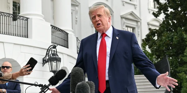 Трамп заявив, що просив Зеленського «пригальмувати» з ударами по НПЗ Росії