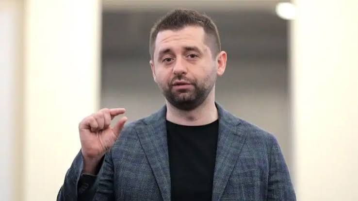Наукова пауза на час війни: Давид Арахамія хоче перенести захист дисертації на післявоєнний період