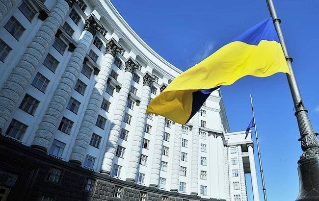 Друга спроба уряду: Кабмін повертає до Верховної Ради законопроєкти про оподаткування посилок вартістю до 150 євро заради траншів МВ