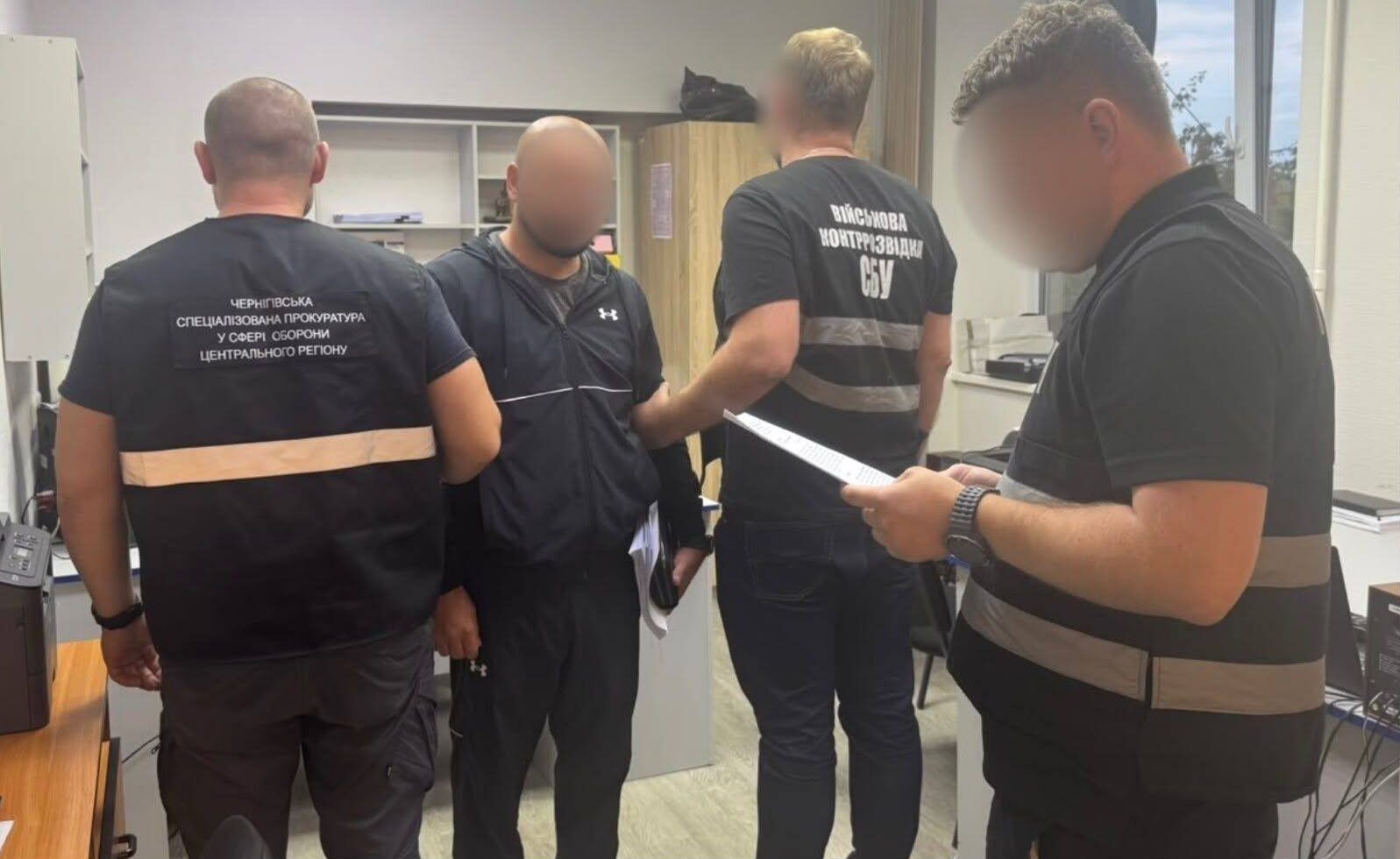 «Паперова мобілізація»: вісім посадовців ТЦК отримали підозри через 276 записів в «Оберезі»