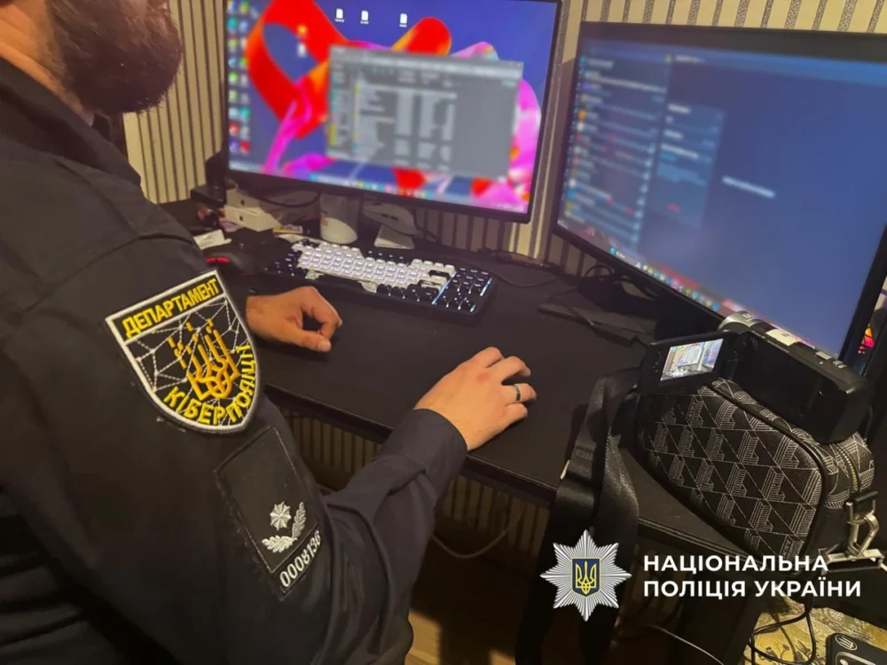 Замість побачення — порожній рахунок: як шахраї під виглядом жінок обдурили щонайменше 80 людей