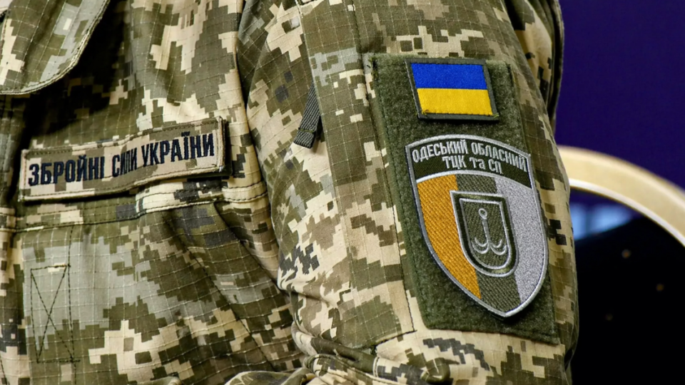 Підвали, ґрати й ліжка без матраців: Лубінець викрив умови перебування мобілізованих у ТЦК на Одещині