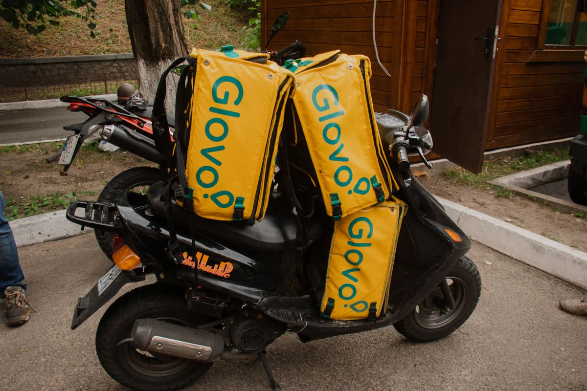 Glovo перевіряє інформацію про росіян-кур’єрів у Києві після заяви бійця 425-го полку