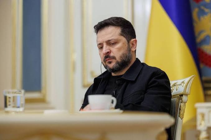 Тотальна кругова оборона: Зеленський засекретив план захисту міст та продовжив мобілізацію до 2027 року